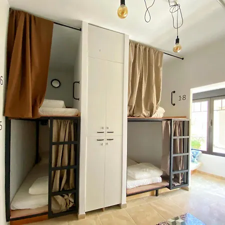 Numero Trece - Free Towels, Coffee & Tea, Remote Check-in (adults Only) Hostel