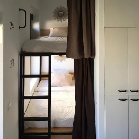 Hostel Numero Trece - Albergue Juvenil - Free Towels, Coffee & Tea, Remote Check-In (Adults Only) Hostel