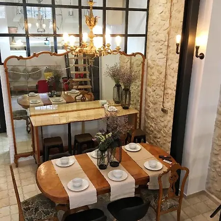 Hostel Numero Trece - Albergue Juvenil - Free Towels, Coffee & Tea, Remote Check-In (Adults Only) Hostel *