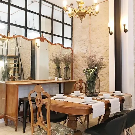 Hostel Hostel Numero Trece - Albergue Juvenil - Free Towels, Coffee & Tea, Remote Check-In (Adults Only)