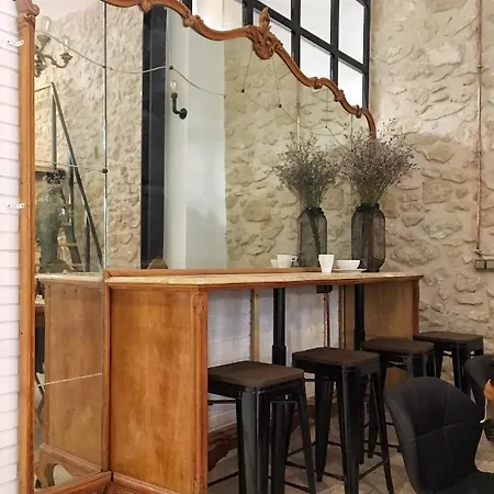 Hostel Numero Trece - Albergue Juvenil - Free Towels, Coffee & Tea, Remote Check-In (Adults Only) *