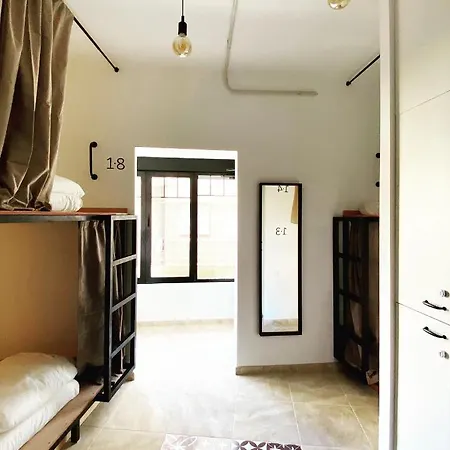 Hostel Numero Trece - Albergue Juvenil - Free Towels, Coffee & Tea, Remote Check-In (Adults Only) Hostel *