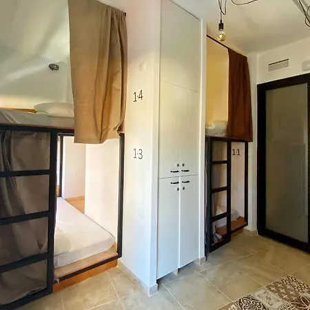 Hostel Numero Trece - Albergue Juvenil - Free Towels, Coffee & Tea, Remote Check-In (Adults Only) *