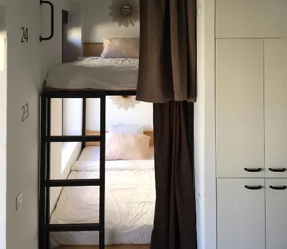 Hostel Numero Trece - Juvenil - Free Towels, Coffee & Tea, Remote Check-in (adults Only)