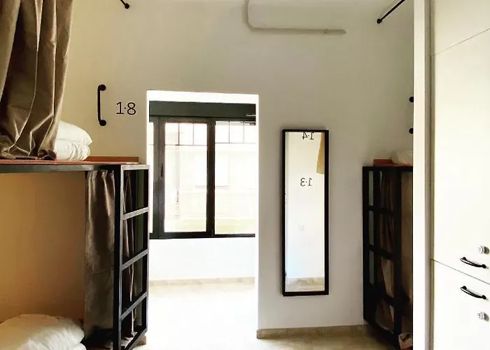 Numero Trece - Juvenil - Free Towels, Coffee & Tea, Remote Check-in (adults Only) Hostel *