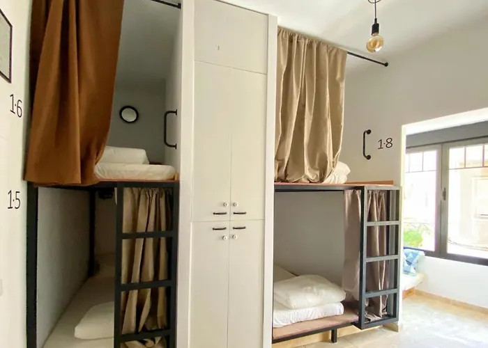 Numero Trece - Juvenil - Free Towels, Coffee & Tea, Remote Check-in (adults Only) Hostel