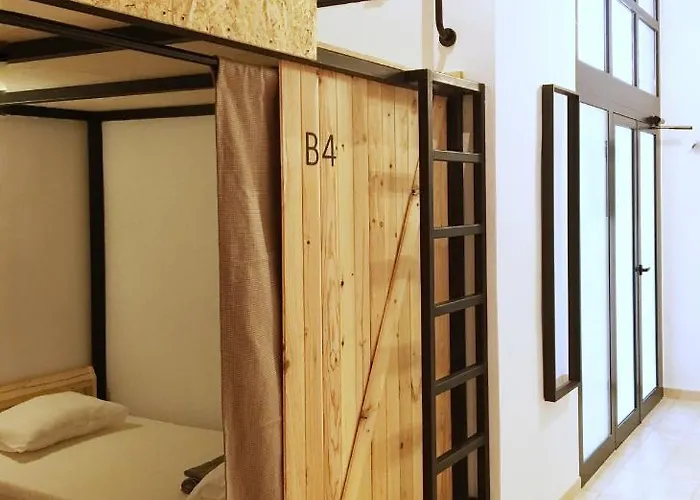 Numero Trece - Juvenil - Free Towels, Coffee & Tea, Remote Check-in (adults Only) אכסניה